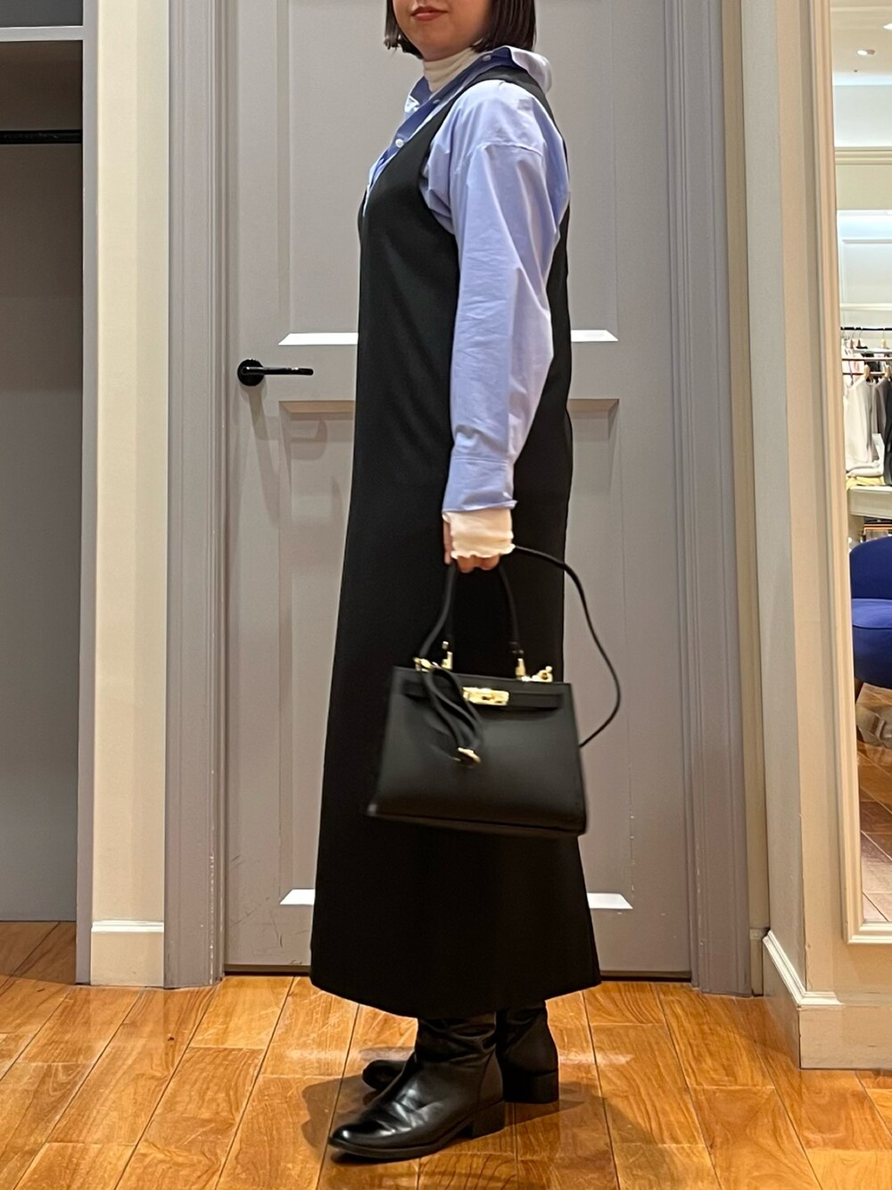 「お出かけコーデ、大人女子、大人ファッション、ラクチンコーデ、冬のコーデ、シンプルコーデ、ロングブーツ、ブラック、オフィススタイル、レイヤード、きれいめコーデ、タートルネック」｜「NOLLEY’Sの《セットアップ対応》ウォッシャブル両面起毛2WAYワンピース（ワンピース、ブラック系）」を使った、yamaiさん（レディース・163cm）の冬コーディネートの3枚目の写真