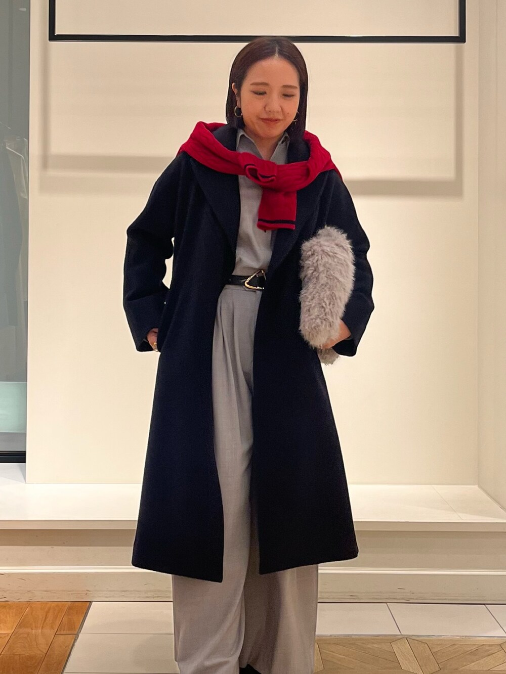 「休日スタイル、キレイめカジュアル、着回しコーデ、ワイドパンツ、アウターコーデ、オトナカワイイ、オトナカジュアル、オフィスカジュアル、レディースファッション、冬服コーデ、きれいめカジュアル、カジュアルコーデ、カーディガン、冬のコーデ、ワントーンコーデ」｜「NOLLEY’Sのハンドステッチベルテッドコート（その他アウター、ブルー系）」を使った、yamaiさん（レディース・163cm）の冬コーディネートの10枚目の写真