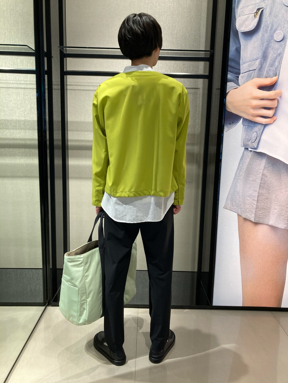 「EMPORIO ARMANI、EMPORIOARMANI、エンポリオアルマーニ、カジュアルコーデ、今日のコーデ、休日スタイル、オトナカジュアル、メンズファッション、春、春服、春カラー、シャツスタイル、ノーカラーシャツ、レザーシューズ」｜「EMPORIO ARMANIのアイテム（ノーカラージャケット、イエロー系）」を使った、OKABEさん（メンズ・190cm）の春コーディネートの3枚目の写真