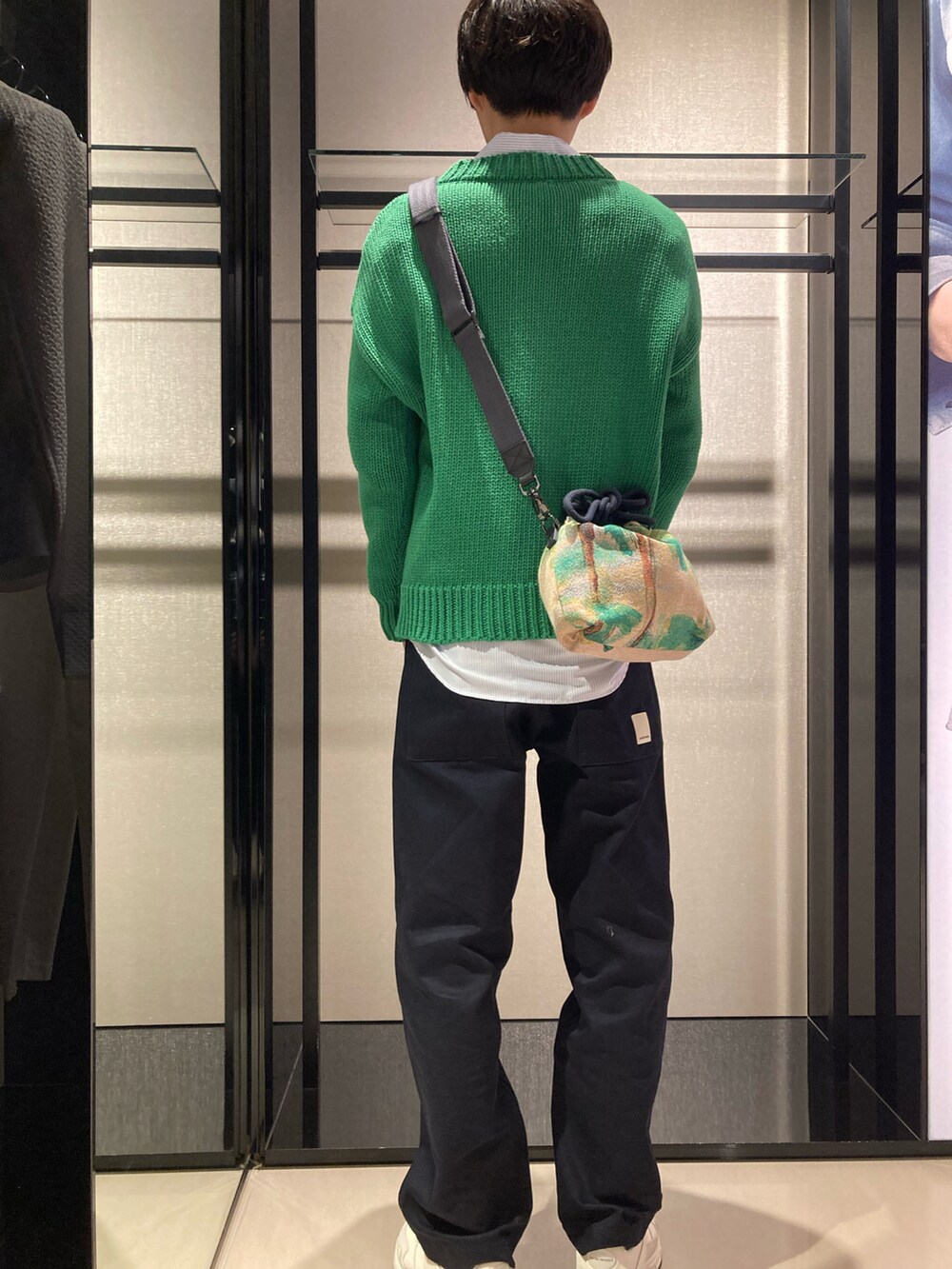 「EMPORIOARMANI、EMPORIO ARMANI、エンポリオアルマーニ、春服デビュー宣言、春服みてみて、メンズコーデ、カジュアル、春服、ワイドパンツ、春服コーデ、サスティナブル」｜「EMPORIO ARMANIのアイテム（ニット/セーター、グリーン系）」を使った、OKABEさん（メンズ・190cm）の春コーディネートの3枚目の写真