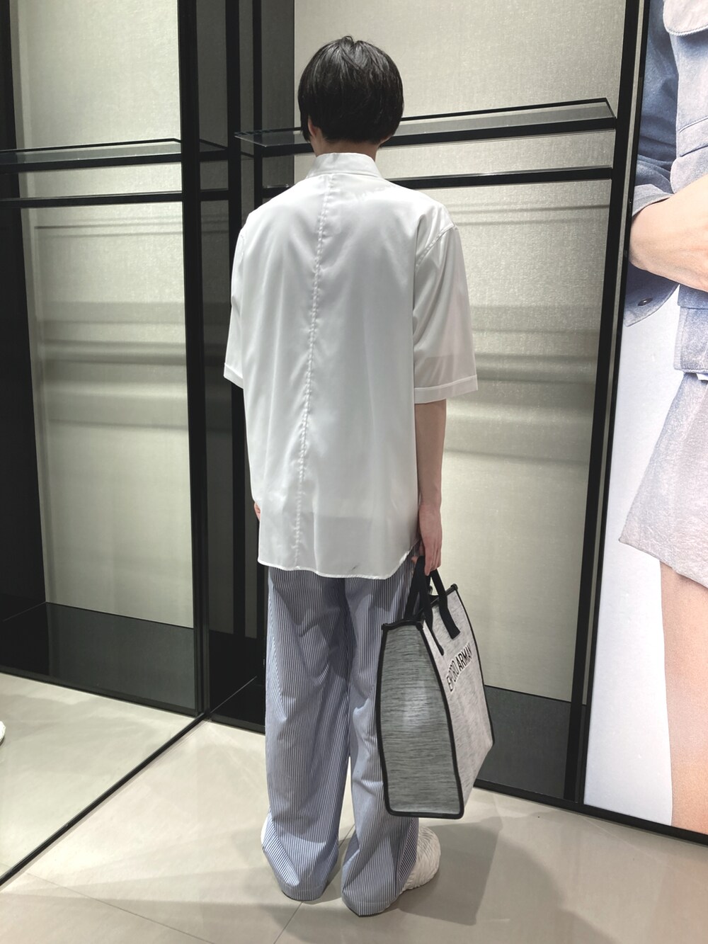 「エンポリオアルマーニ、EMPORIO ARMANI、夏コーデ、メンズファッション、リラックススタイル、シャツコーデ、休日コーデ、シャツ好き集まれ、ビッグシルエット、初夏コーデ、ゆるコーデ、さわやかコーデ、タックイン」｜「EMPORIO ARMANIのアイテム（シャツ/ブラウス、ホワイト系）」を使った、OKABEさん（メンズ・190cm）の春コーディネートの3枚目の写真