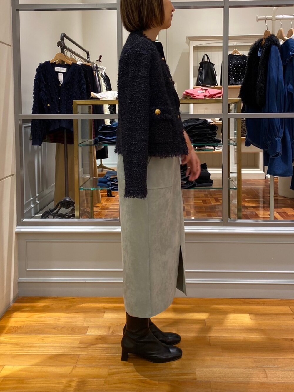 「秋コーデ、秋服、秋服コーデ、オフィススタイル、オフィスコーデ、お仕事コーデ、お出かけコーデ、ジャケット、ジャケットスタイル、ニットジャケット、ツイードジャケット、スカート、スカートスタイル、タイトスカート、キレイめ」｜「NOLLEY’Sのツイードフリンジニットジャケット（ノーカラージャケット、ブルー系）」を使った、Yamazakiさん（レディース・157cm）の秋コーディネートの3枚目の写真