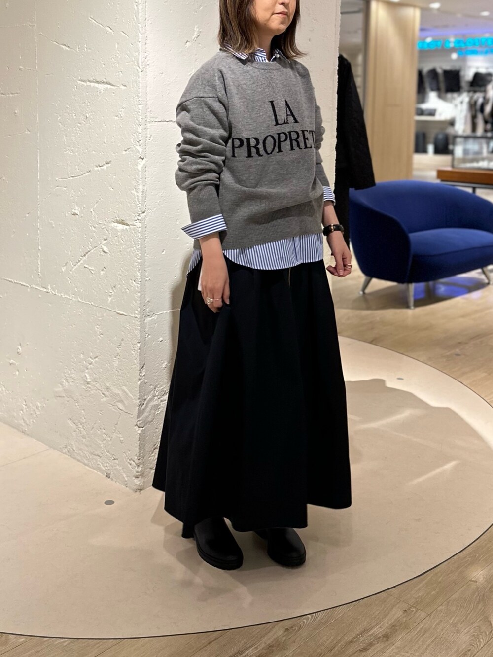 「ニット、ロゴニット、カーディガン、キッズコーデ、ストライプシャツ、ロングスカート、リバーシブルスカート、スカート、スカートスタイル、スカート×ブーツ、ショートブーツ、ニットコーデ、大人カジュアル、スカートコーデ、休日コーデ」｜「NOLLEY’Sの＜飯豊まりえさん着用＞ウォッシャブルリバーシブルタフタスカート（スカート、ブルー系）」を使った、Yamazakiさん（レディース・157cm）の秋コーディネートの3枚目の写真