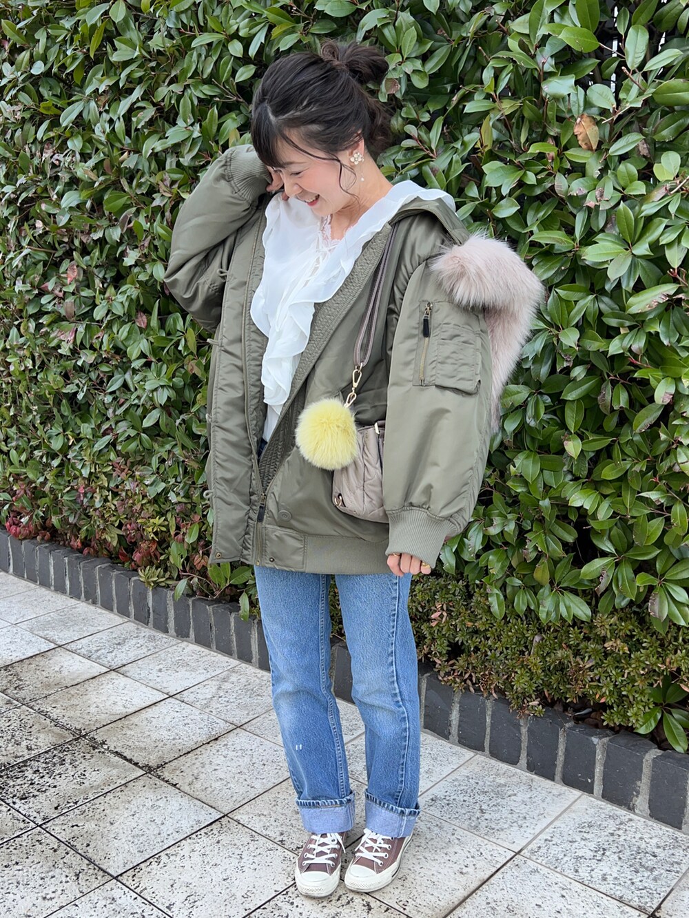 「襟付きトップス、襟付きブラウス、襟付きアウター」｜「Levi'sのアイテム（デニムパンツ、ブルー系）」を使った、chaozu/chami さん（レディース・160cm）の冬コーディネートの3枚目の写真