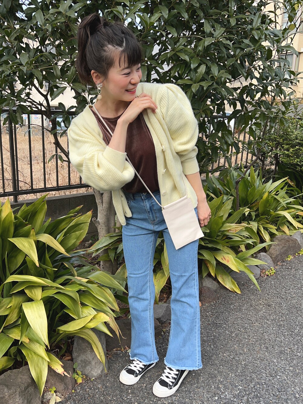 「ベロア、カジュアルコーデ」｜「earth music&ecologyのアイテム（その他トップス、ブラウン系）」を使った、chaozu/chami さん（レディース・160cm）の冬コーディネートの2枚目の写真
