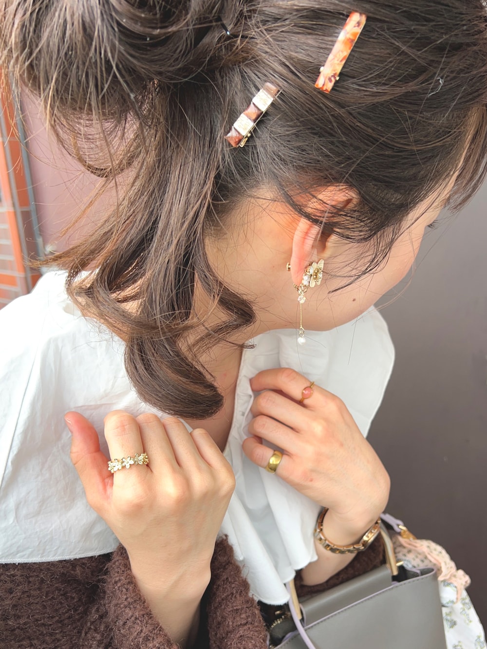「ブーツイン、ブラウンコーデ、ホワイトデニム、ホワイトパンツ」｜「apres jourのアイテム（カーディガン/ボレロ、ブラウン系）」を使った、chaozu/chami さん（レディース・160cm）の冬コーディネートの4枚目の写真