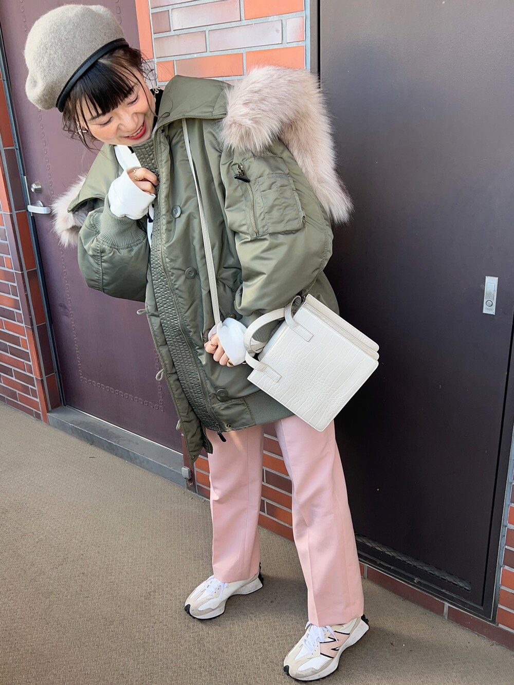 「ゆるコーデ、カーキアウター、GAP」｜「雑貨屋さんのアイテム（ハンチング/ベレー帽、ベージュ系）」を使った、chaozu/chami さん（レディース・160cm）の冬コーディネートの2枚目の写真