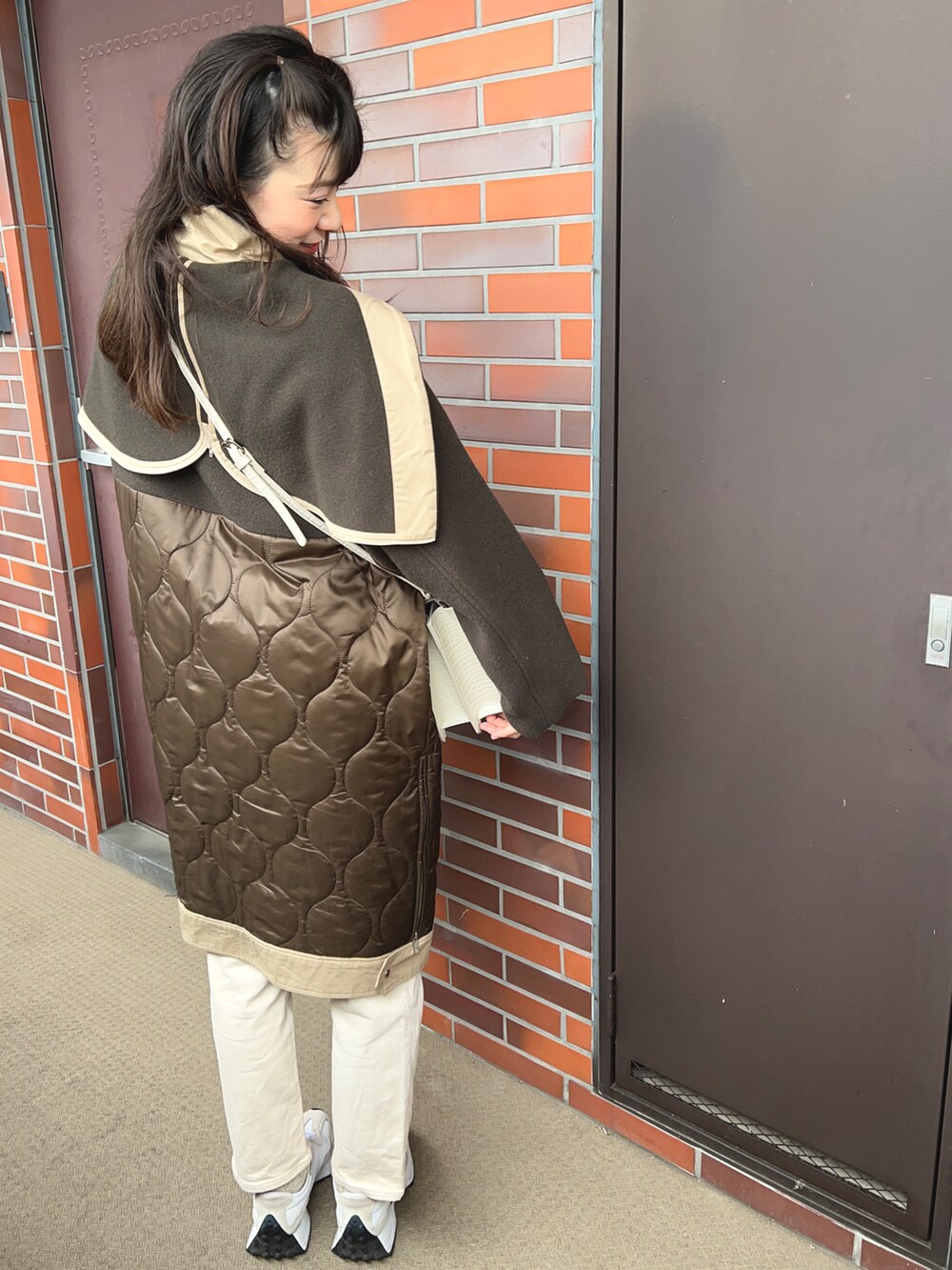 「CASA FLINE」｜「NEW BALANCEのアイテム（スニーカー、ピンク系）」を使った、chaozu/chami さん（レディース・160cm）の冬コーディネートの2枚目の写真