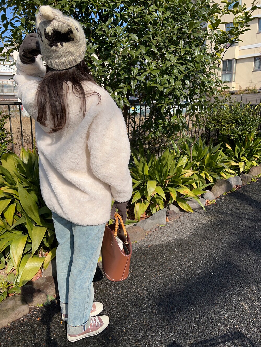 「ニット帽、下北沢、古着」｜「CASA FLINEのアイテム（ムートンコート、ホワイト系）」を使った、chaozu/chami さん（レディース・160cm）の冬コーディネートの2枚目の写真