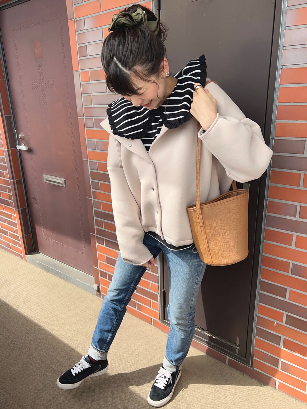 「襟付きトップス、フリークスストア(FREAK'S STORE)、フリークスストア、ポロラルフローレン、デニムコーデ」｜「MARBLE WALTSのアイテム（パーカー、ベージュ系）」を使った、chaozu/chami さん（レディース・160cm）の春コーディネートの2枚目の写真