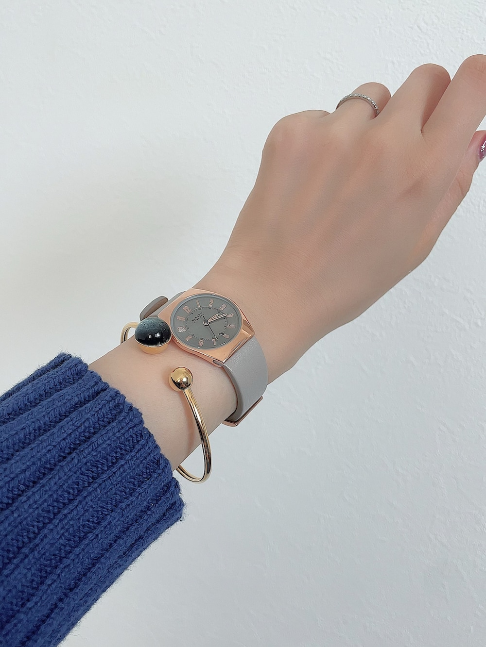 ãã«ãŒç³»ã®ããã/ã»ãŒã¿ãŒããã¯ã€ãç³»ã®Tã·ã£ã/ã«ãããœãŒããã©ãŠã³ç³»ã®ããŒãã¡ãŒãççšããã¬ãã£ãŒã¹ã®ç§ã³ãŒãã£ããŒãã®2æç®ã®åç