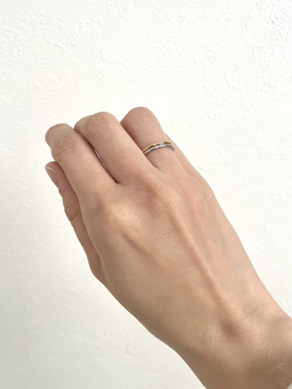 「brotherhood、シルバーアクセサリー、シルバーリング、オトナカジュアル、シンプル、classicalelf、カラー×コーデ、UNIQLO、スニーカー、厚底スニーカー」｜「BROTHERHOODの【earyear】チャビー プレーン リング「サージカルステンレス」（リング、その他）」を使った、＊𝒂𝒎𝒆𝒍𝒊𝒆𝒆＊さん（レディース・158cm）の冬コーディネートの2枚目の写真