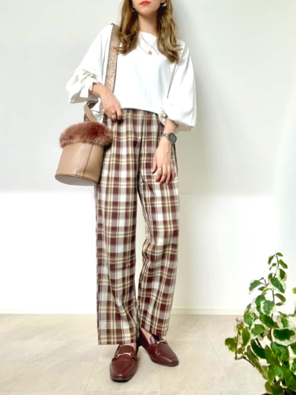 「classicalelf、クラシカルエルフ、エルフコーデ、タイアップ、UNIQLO、ユニクロ、GU、ジーユー、ZARA、ザラ、ZOZO、ZOZOTOWN、プルオーバー、ボリューム袖、淡色コーデ」｜「classicalelfの綿100％、さらり滑らか。ふんわり&くしゅが可愛い大人トップス（Tシャツ/カットソー、ホワイト系）」を使った、＊𝒂𝒎𝒆𝒍𝒊𝒆𝒆＊さん（レディース・158cm）の秋コーディネートの3枚目の写真