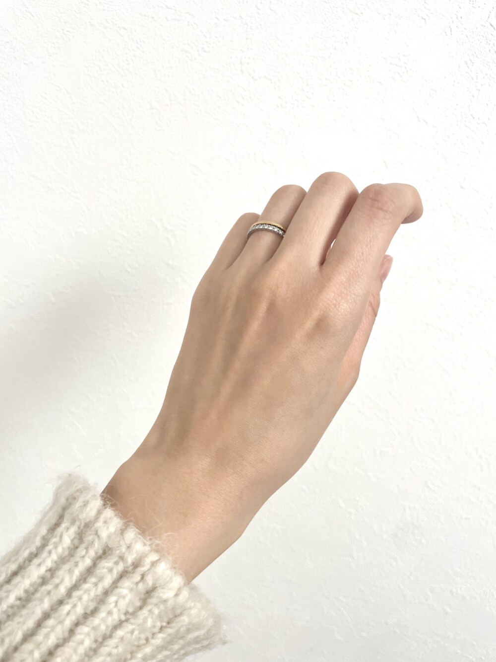 「brotherhood、シルバーアクセサリー、シルバーリング、オトナカジュアル、シンプル、classicalelf、カラー×コーデ、UNIQLO、スニーカー、厚底スニーカー」｜「BROTHERHOODの【earyear】チャビー プレーン リング「サージカルステンレス」（リング、その他）」を使った、＊𝒂𝒎𝒆𝒍𝒊𝒆𝒆＊さん（レディース・158cm）の冬コーディネートの3枚目の写真