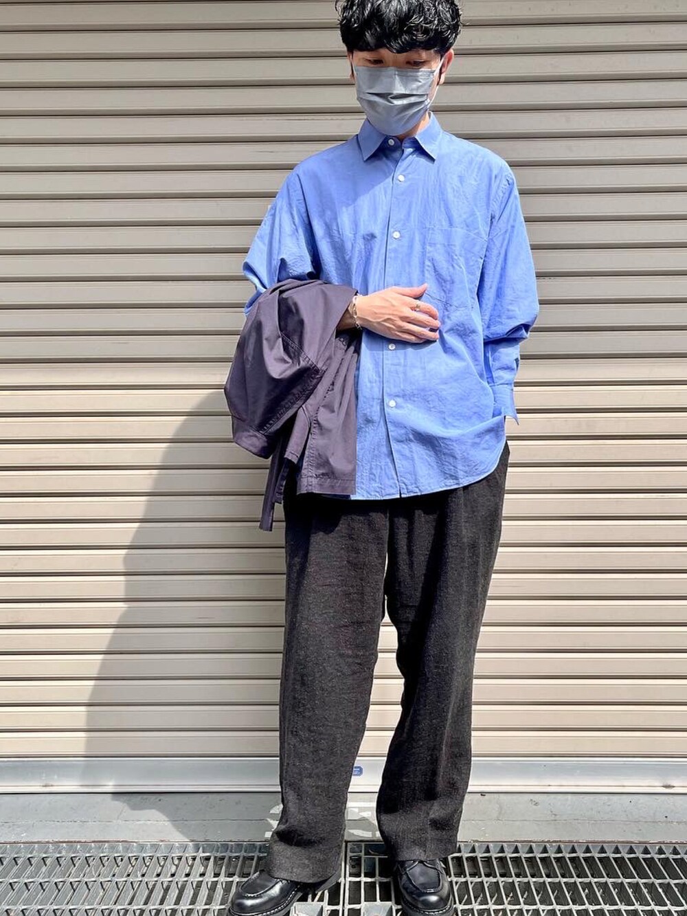 「大人カジュアル、シンプル、休日スタイル、いいね、save、フォローお願いします🤑、春、春コーデ、春服、レイヤード、今日のコーデ」｜「Engineered Garmentsのアイテム（トップス、その他）」を使った、mashrさん（メンズ・171cm）の春コーディネートの3枚目の写真