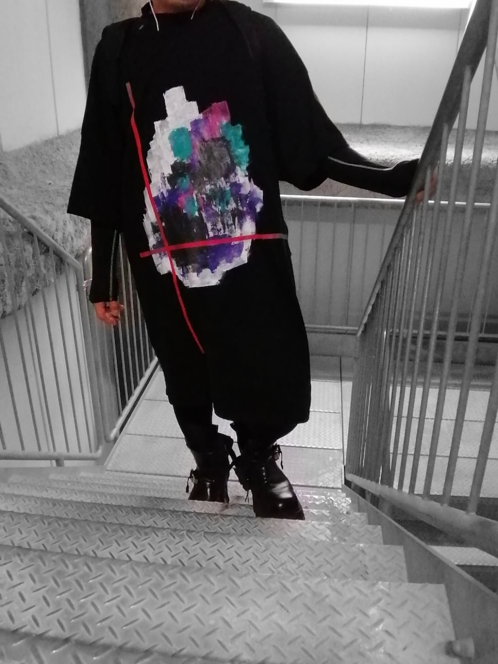 「ごきげんウィーク、ootd、春コーデ、今日のコーデ、夏コーデ、まっく、地雷、ストリートコーデ、ストリートファッション、ストリート系、ブーツ、シャツスタイル、レギンス、お洒落さんとつながりたい、はるコーデ」｜「EYTYSのアイテム（ブーツ、ブラック系）」を使った、まっくさん（メンズ・175cm）の春コーディネートの3枚目の写真