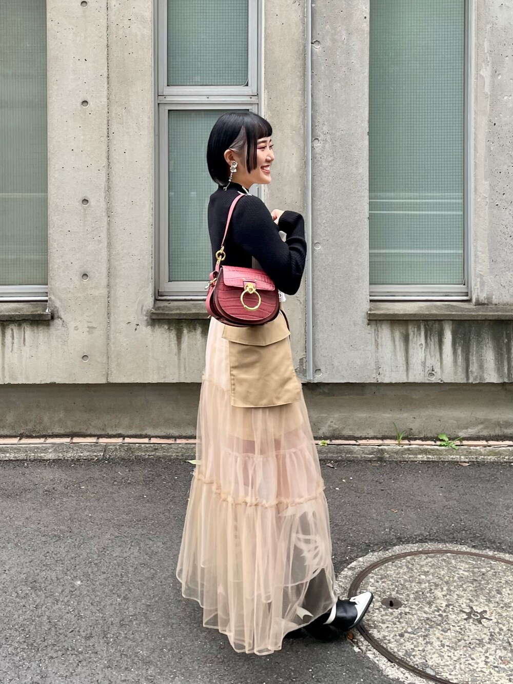 「秋服コーデ、休日コーデ、秋のコーデ、スカート、チュールスカート、モノトーン×ベージュ、モノトーン、ウエスタンブーツ、ブーツ、ロングブーツ、低身長、低身長コーデ」｜「ZARAのアイテム（ニット/セーター、その他）」を使った、Wakanaさん（レディース・151cm）の秋コーディネートの3枚目の写真