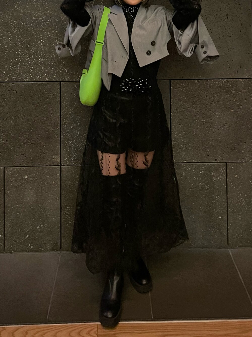 「黒猫、WEARハロウィン2022、秋コーデ、秋のコーデ、ブラック、ブラックコーデ、ジャケット、サイハイブーツ、ニーハイブーツ、モード、モードカジュアル、ロングブーツ」｜「ZARAのアイテム（ワンピース、ブラック系）」を使った、Wakanaさん（レディース・151cm）の秋コーディネートの3枚目の写真