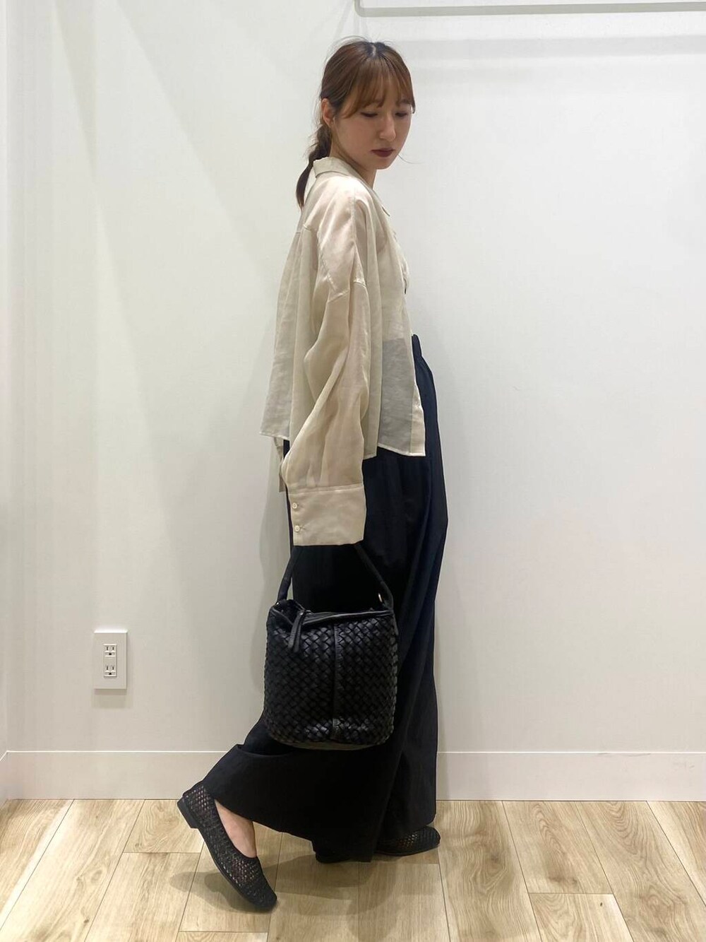 「SENSE OF PLACE by URBAN RESEARCHの『一部WEB限定カラー』ダブルストラップカップツキキャミソール（キャミソール、ホワイト系）」を使った、naoさん（レディース・158cm）の春コーディネートの2枚目の写真