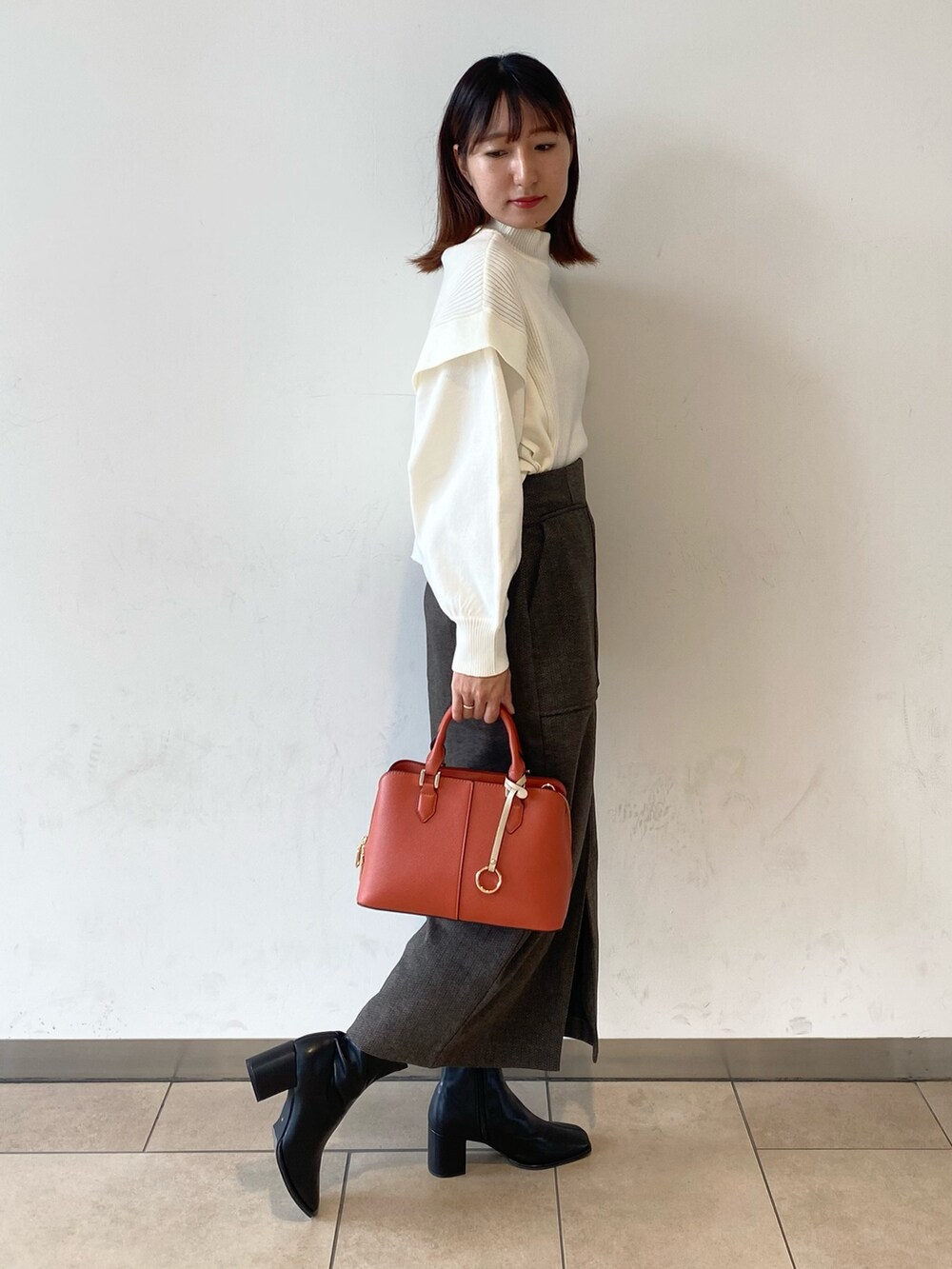 「プチプラ、キレイめコーデ、シンプルスタイル、大人コーデ、オトナカワイイ、秋服コーデ、ニツト、メルトン、タイトスカート、ブーツ、センスオブプレイス、SENSEOFPLACE、アーバンリサーチ、ロデスコ、RODE SKO」|「SENSE OF PLACE by URBAN RESEARCHの『柴田ひかりさん着用』スクエアトウセンターシームストレッチブーツ(ブーツ、ブラック系)」を使った、naoさん(レディース・158cm)の秋コーディネートの2枚目の写真