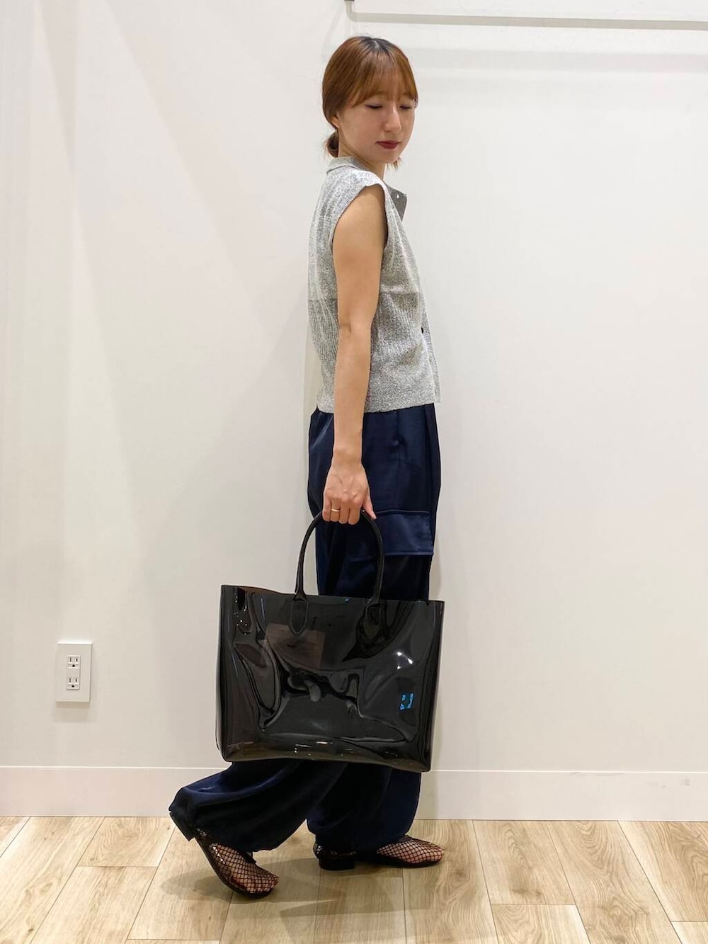 「KBFのクリアトートBAG（トートバッグ、ブラック系）」を使った、naoさん（レディース・158cm）の夏コーディネートの2枚目の写真