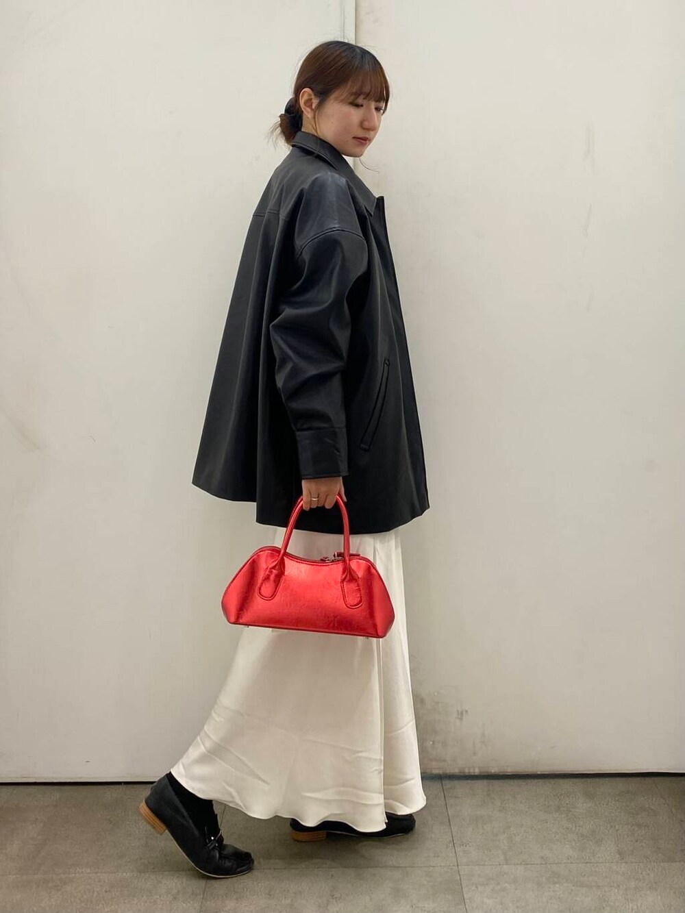 「SENSE OF PLACE by URBAN RESEARCHのハートボストンバッグ(ボストンバッグ、レッド系)」を使った、naoさん(レディース・158cm)の春コーディネートの4枚目の写真