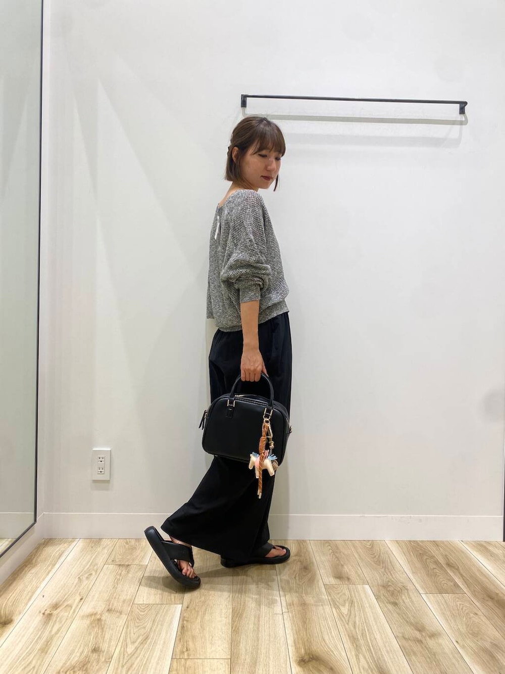 「URBAN RESEARCHのカップ付きバックオープンキャミソール（キャミソール、ホワイト系）」を使った、naoさん（レディース・158cm）の夏コーディネートの2枚目の写真