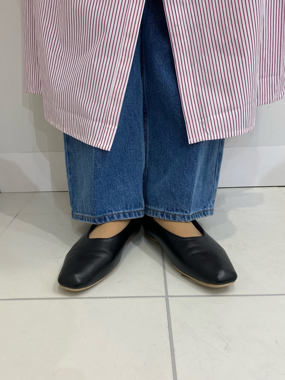 「春服みてみて、休日スタイル、シンプルコーデ、シャツスタイル、シャツワンピ、ストライプ、キーネック、デニム、フレアデニム、センスオブプレイス、SENSEOFPLACE」|「SENSE OF PLACE by URBAN RESEARCHの【One-C/低身長向けサイズ展開あり】コクーンスリーブシャツワンピース(シャツワンピース、パープル系)」を使った、naoさん(レディース・158cm)の春コーディネートの3枚目の写真