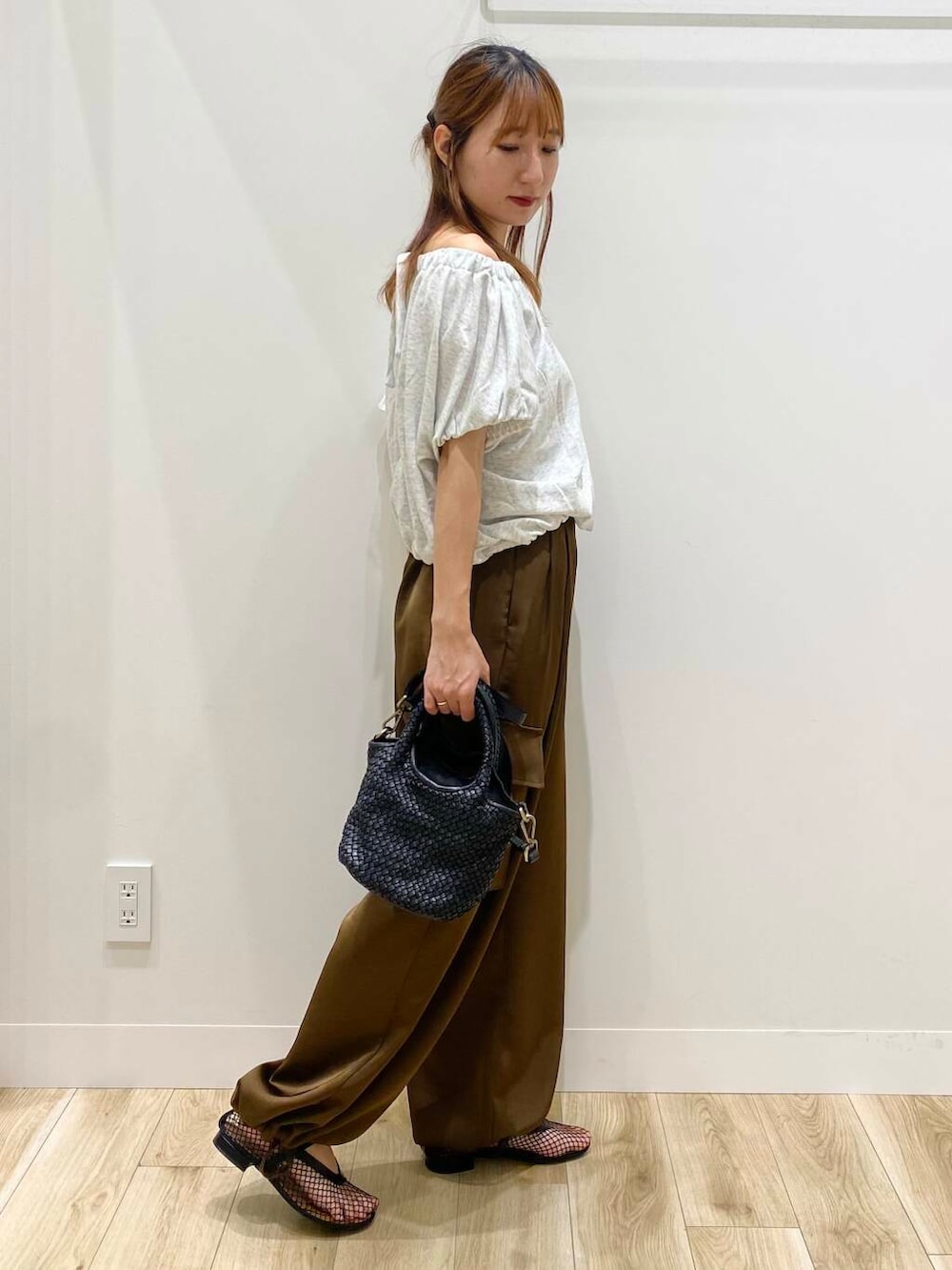 「URBAN RESEARCHのメッシュフラットシューズ（パンプス、ブラック系）」を使った、naoさん（レディース・158cm）の夏コーディネートの2枚目の写真