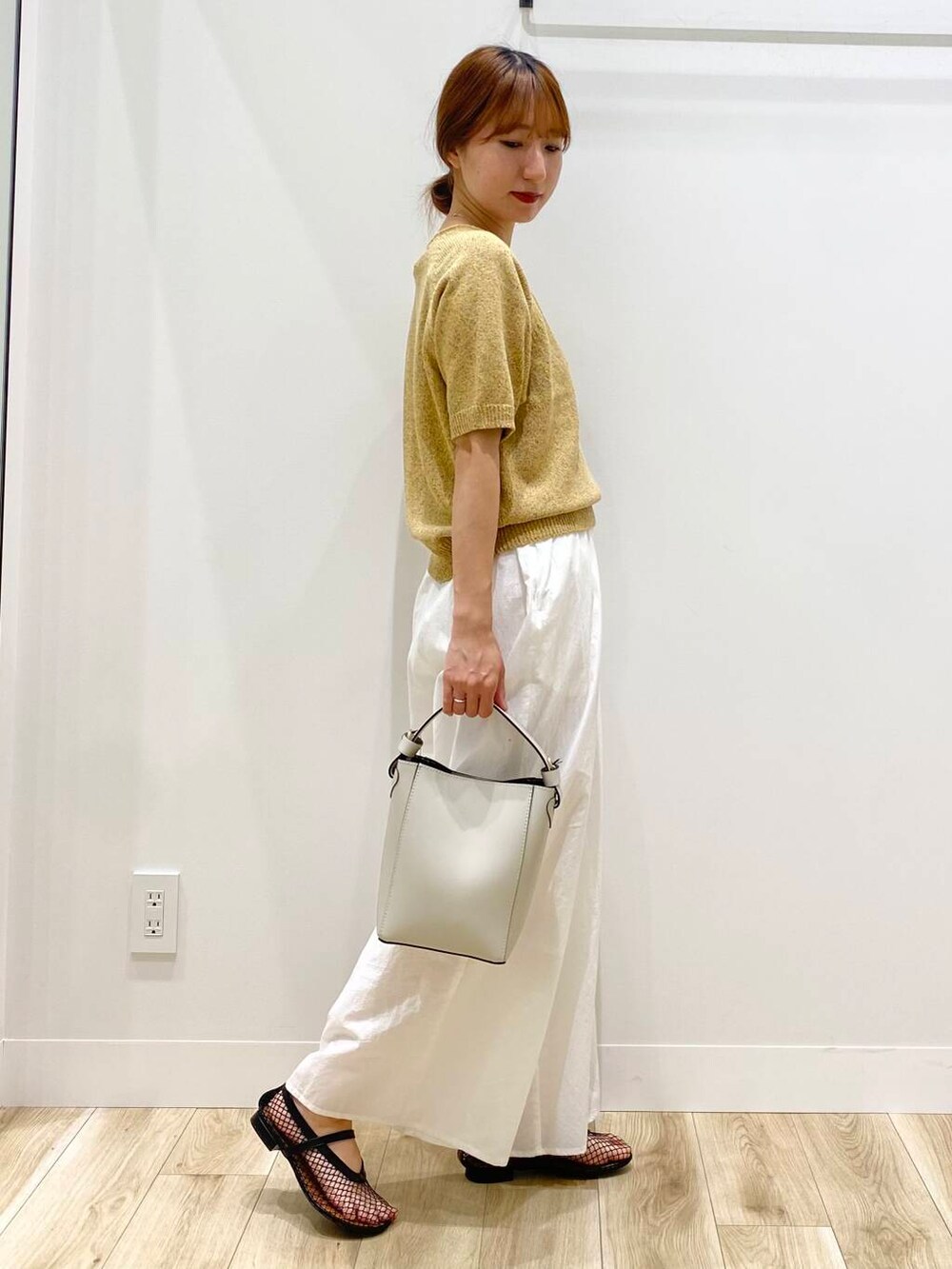「URBAN RESEARCH DOORSのMIXメランジ半袖ニット（ニット/セーター、イエロー系）」を使った、naoさん（レディース・158cm）の夏コーディネートの2枚目の写真