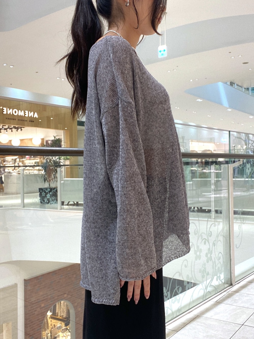 「シアー、シアートップス、シアーニット、リブニット、リブタイトスカート、リブスカート、夏、夏コーデ、夏服、夏ファッション、夏服コーデ、おでかけコーデ、スカート、タイトスカート、大人カジュアル」｜「RIVE DROITEの【好評につき新色追加決定】メランジルーズニット（ニット/セーター、グレー系）」を使った、kotoko0712さん（骨格ストレート・レディース・162cm）の夏コーディネートの5枚目の写真