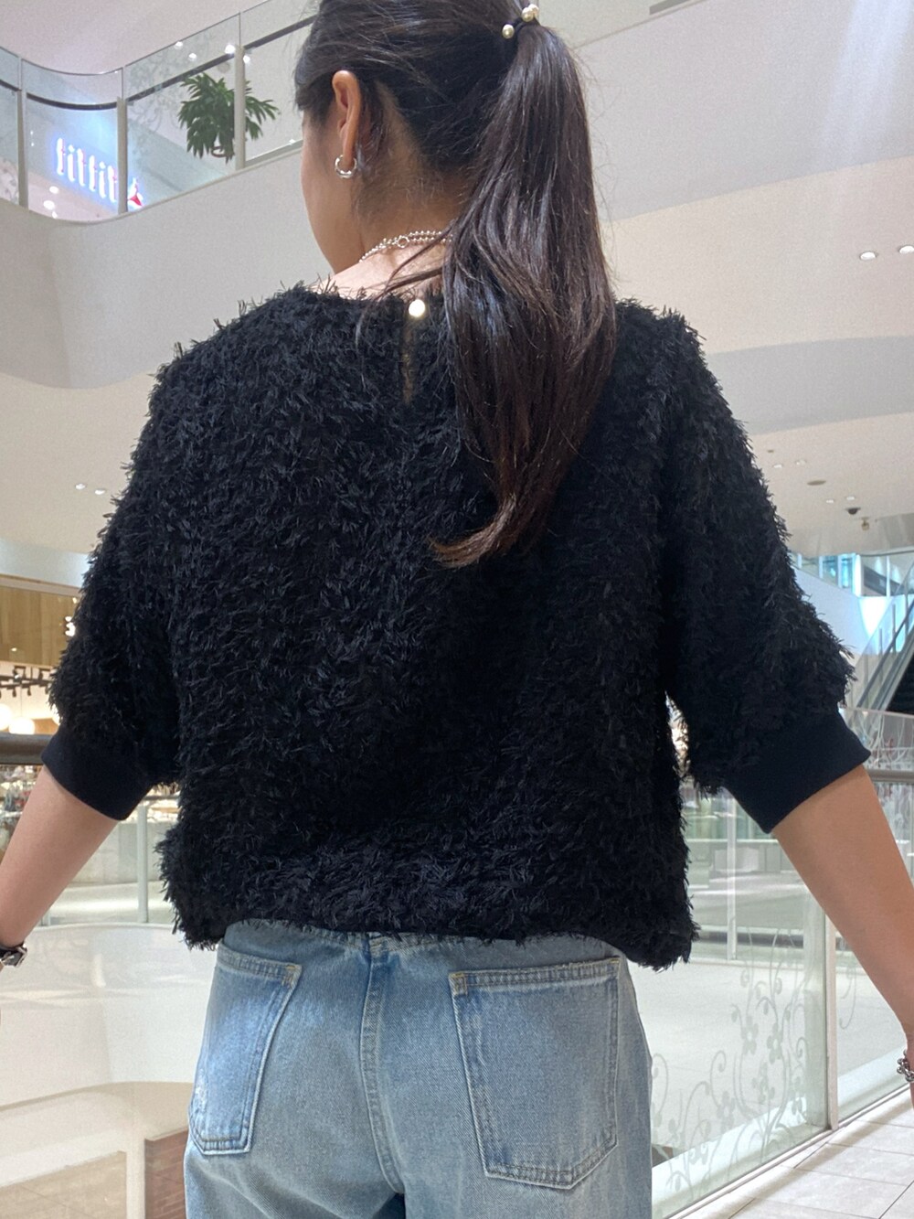 「デニム、ブラウス、夏コーデ、夏ファッション、夏服、夏、おしゃれさんと繋がりたい、レディースファッション、大人女子、カジュアル、カジュアルコーデ、大人カジュアル、パンツスタイル、アクセサリー、大人コーデ」｜「RIVE DROITEの【着映え】リブ付きフリンジブラウス（シャツ/ブラウス、ブラック系）」を使った、kotoko0712さん（骨格ストレート・レディース・162cm）の夏コーディネートの6枚目の写真