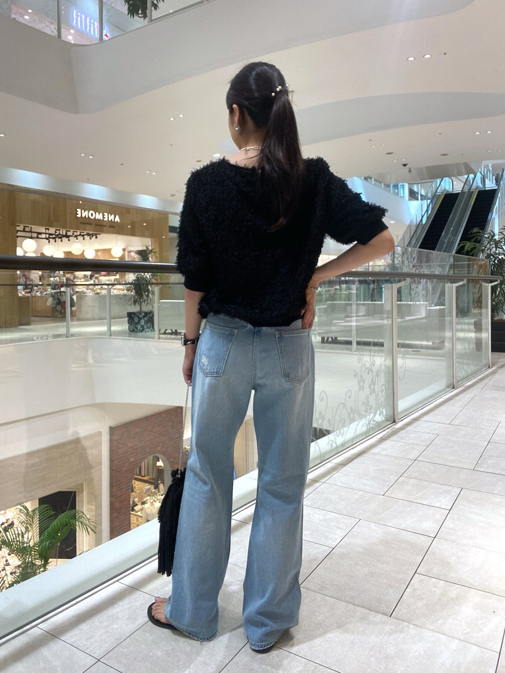 「デニム、ブラウス、夏コーデ、夏ファッション、夏服、夏、おしゃれさんと繋がりたい、レディースファッション、大人女子、カジュアル、カジュアルコーデ、大人カジュアル、パンツスタイル、アクセサリー、大人コーデ」｜「RIVE DROITEの【着映え】リブ付きフリンジブラウス（シャツ/ブラウス、ブラック系）」を使った、kotoko0712さん（骨格ストレート・レディース・162cm）の夏コーディネートの3枚目の写真