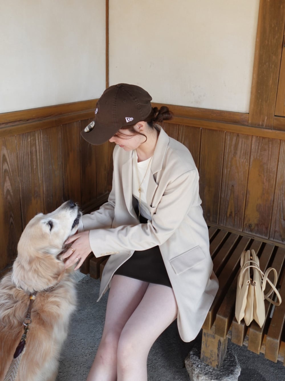 「今日のコーデ、春色、春服、オトナカワイイ、大人コーデ、レディースファッション、160cm台コーデ、高身長女子、高身長コーデ、春アウター、ジャケット×スカート、ミニスカート、ローファー、キャップ、淡色コーデ」｜「NEW ERAの【別注】＜NEW ERA＞GLR 9TWENTY ミニ NY ロゴ ベースボール キャップ（キャップ、ブラウン系）」を使った、yuuさん（レディース・168cm）の春コーディネートの3枚目の写真