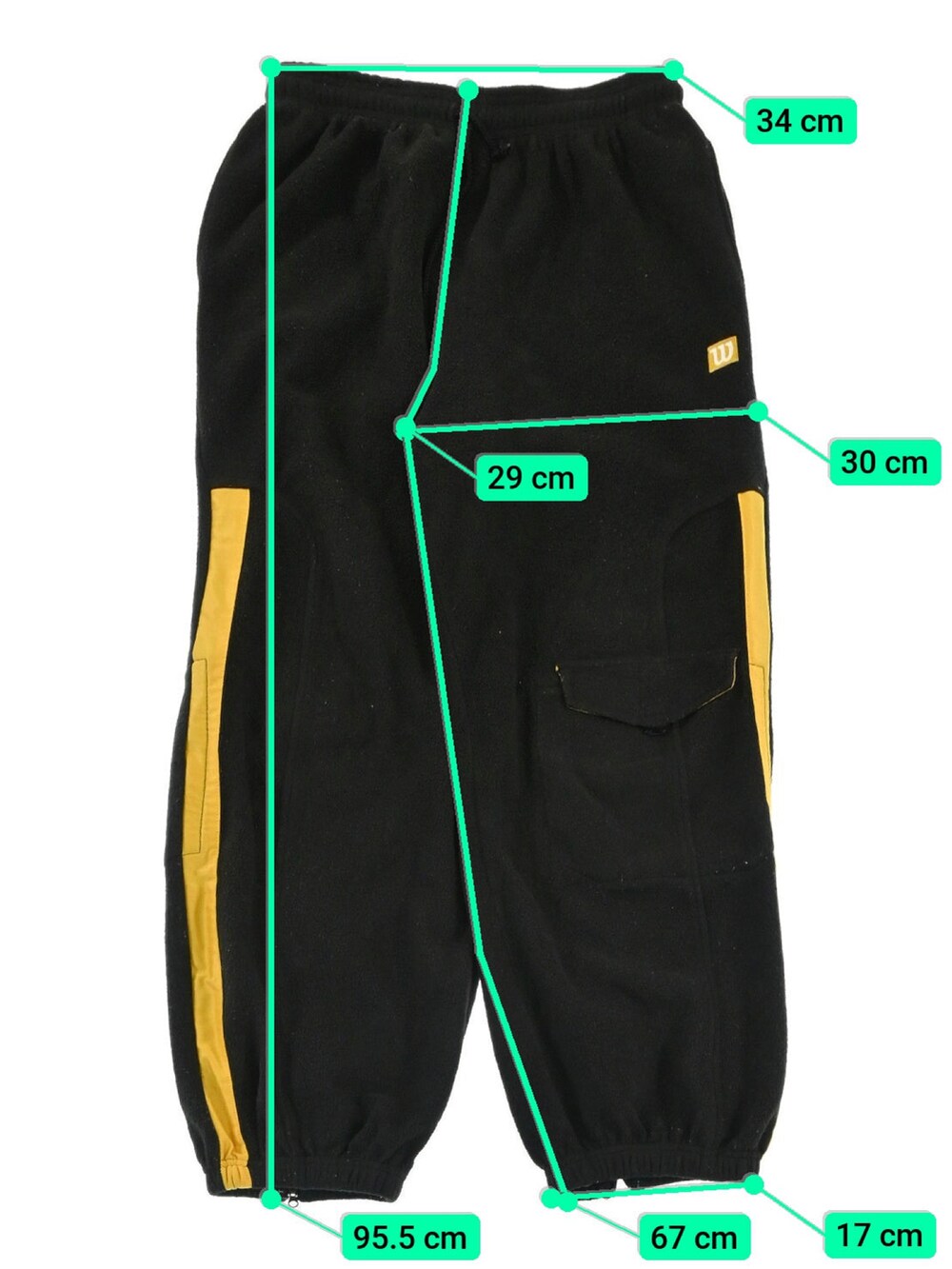 イエロー系のパンツを着用したメンズの春コーディネートの4枚目の写真