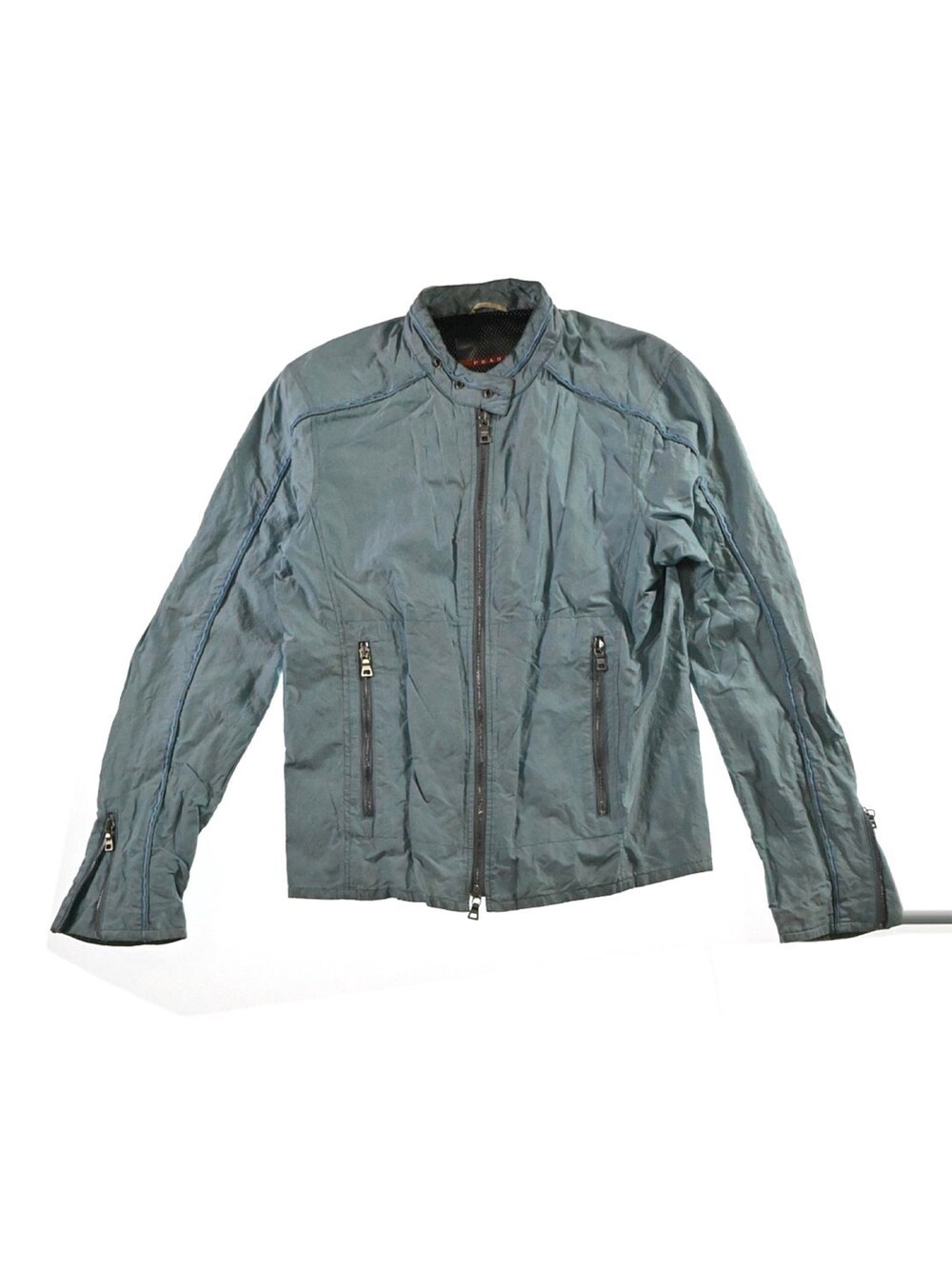 ブルー系のジャケット/アウターを着用したメンズの冬コーディネートの2枚目の写真