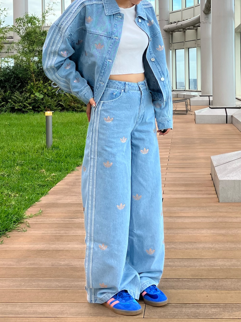 adidas Originals デニム ラインストーン ジャケット adidas（アディダス）の「デニム ラインストーン ジャケット