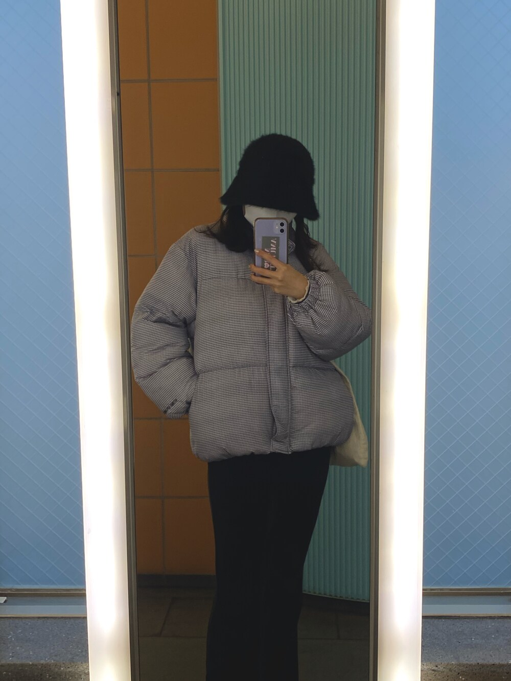 「冬コーデ、シンプルコーデ、ダウンジャケット、モノクロ、miroamurette、GRL、moussy」｜「MIRO AMURETTEのアイテム（帽子、ブラック系）」を使った、nanoさん（レディース・160cm）の冬コーディネートの3枚目の写真
