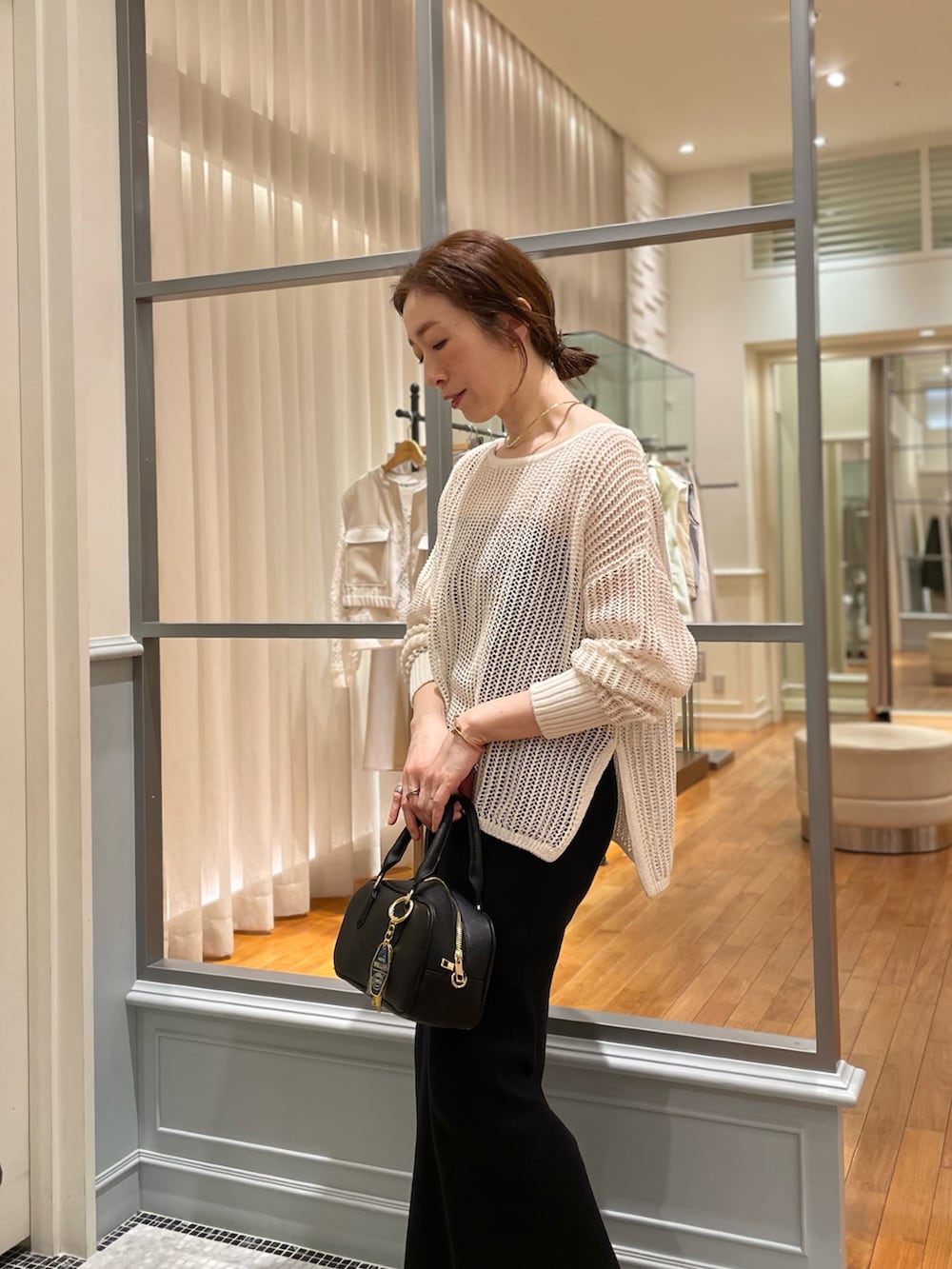 「春、春コーデ、春夏コーデ、シンプルスタイル、おでかけコーデ、オトナ女子、デイリーカジュアル、春ニット、NOLLEY'S、メッシュニット、タイトスカート、着痩せ・細見え、大人カジュアル、大人コーデ、大人女子」|「NOLLEY’Sの【grace grace/グラスグラス】【WEB STAFF恵☆別注アイテム】プレーンチョーカー(チョーカー、ゴールド系)」を使った、yuko yamaguchiさん(レディース・158cm)の春コーディネートの5枚目の写真