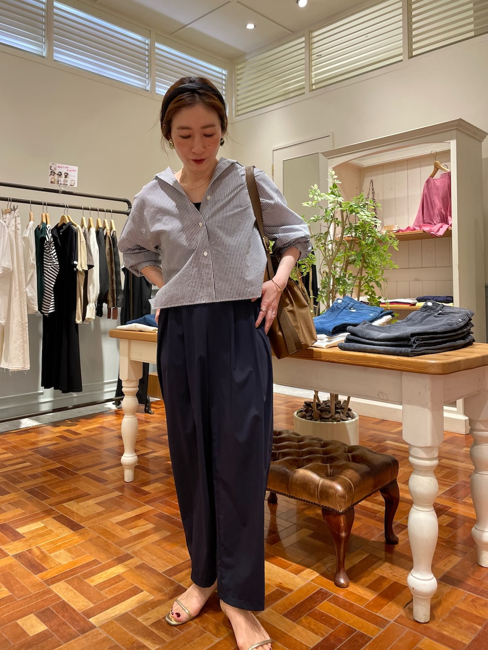 「セットアップ、大人カジュアル、大人コーデ、大人女子、大人かわいい、通勤コーデ、夏コーデ、夏、夏服、夏セールで買いました、夏ファッション、涼しい、ノーリーズ、シャツスタイル、シャツ」｜「NOLLEY’Sのエアリーショートシャツ（シャツ/ブラウス、ホワイト系）」を使った、yuko yamaguchiさん（レディース・158cm）の夏コーディネートの3枚目の写真