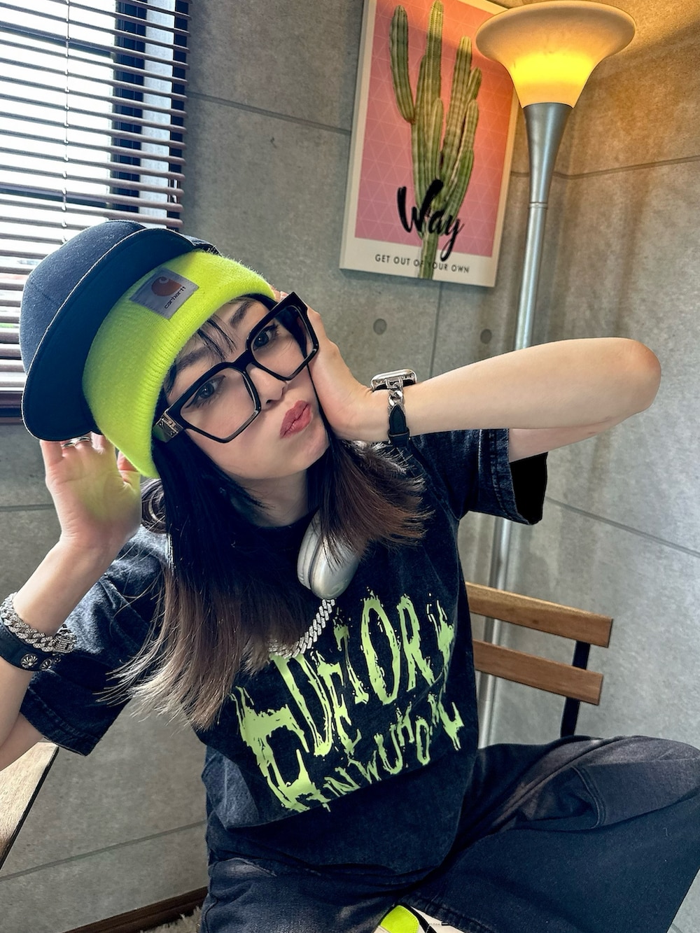 「カラーコーデ、ストリートコーデ、スニーカーコーデ、スニーカー女子、夏ルックで気分アップ、ゆるコーデ、夏だ！Tシャツ着よう！、キャップ女子、キャップ、ビーニー、ストリートMIX、ストリートファッション」｜「takutakuのアイテム（Tシャツ/カットソー、ブラック系）」を使った、riruchiyan39さん（骨格ストレート・レディース・161cm）の夏コーディネートの3枚目の写真