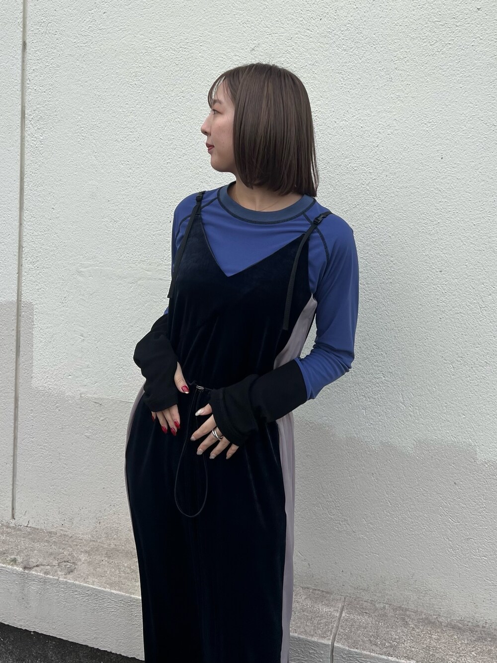 「キャミワンピ」｜「CITY TOKYOのバイカラースリーブシアートップス（Tシャツ/カットソー、ブルー系）」を使った、福田優花さん（レディース・163cm）の秋コーディネートの5枚目の写真