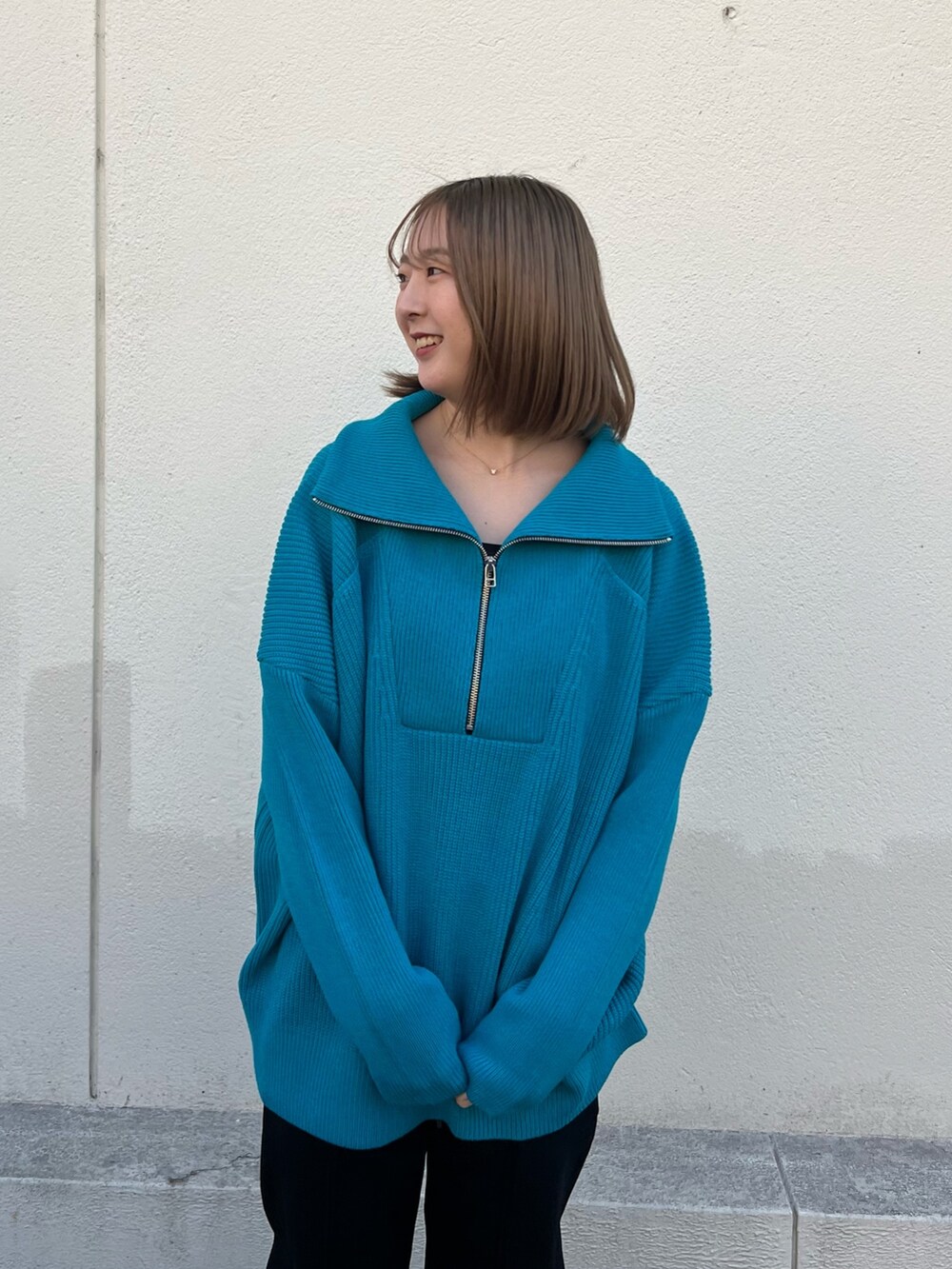「CITY TOKYOのハーフジップオーバーニットトップス（ニット/セーター、ブルー系）」を使った、福田優花さん（レディース・163cm）の冬コーディネートの5枚目の写真