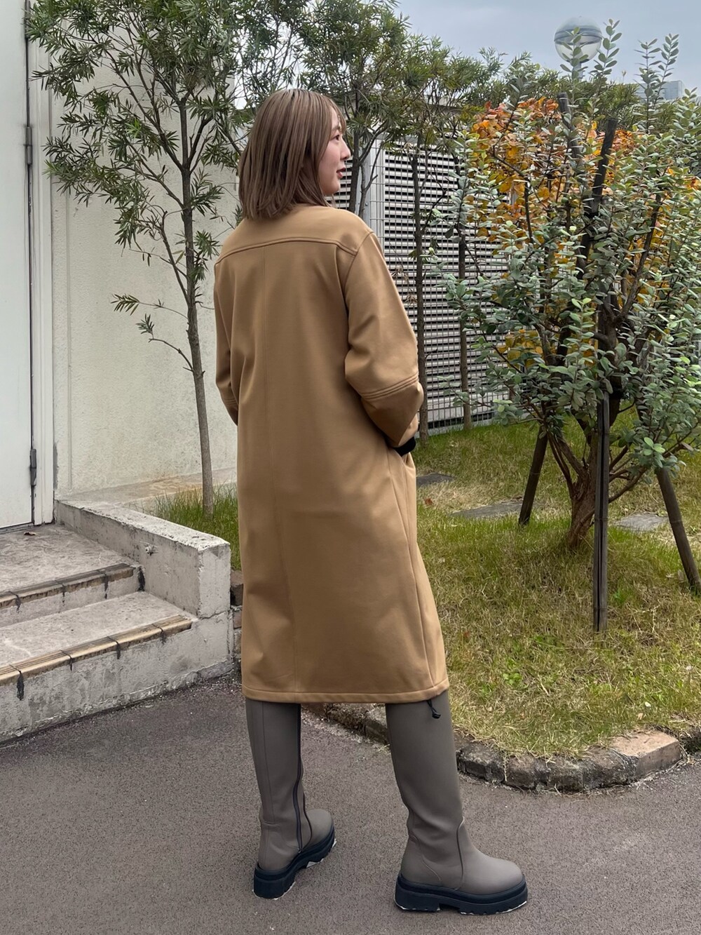 「リブニット、タートルネック、MA1、ロングコート」｜「CITY TOKYOの【洗える】ミラノリブタートルニットトップス（ニット/セーター、ホワイト系）」を使った、福田優花さん（レディース・163cm）の冬コーディネートの3枚目の写真