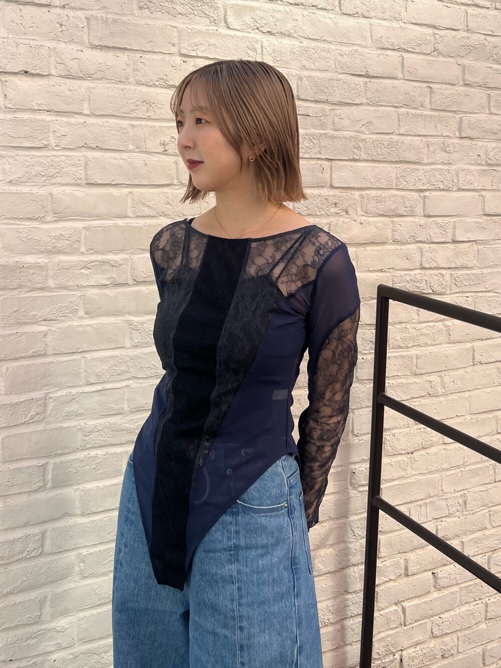 「PUBLIC TOKYOのレースボディスーツ（Tシャツ/カットソー、ブルー系）」を使った、福田優花さん（レディース・163cm）の秋コーディネートの4枚目の写真