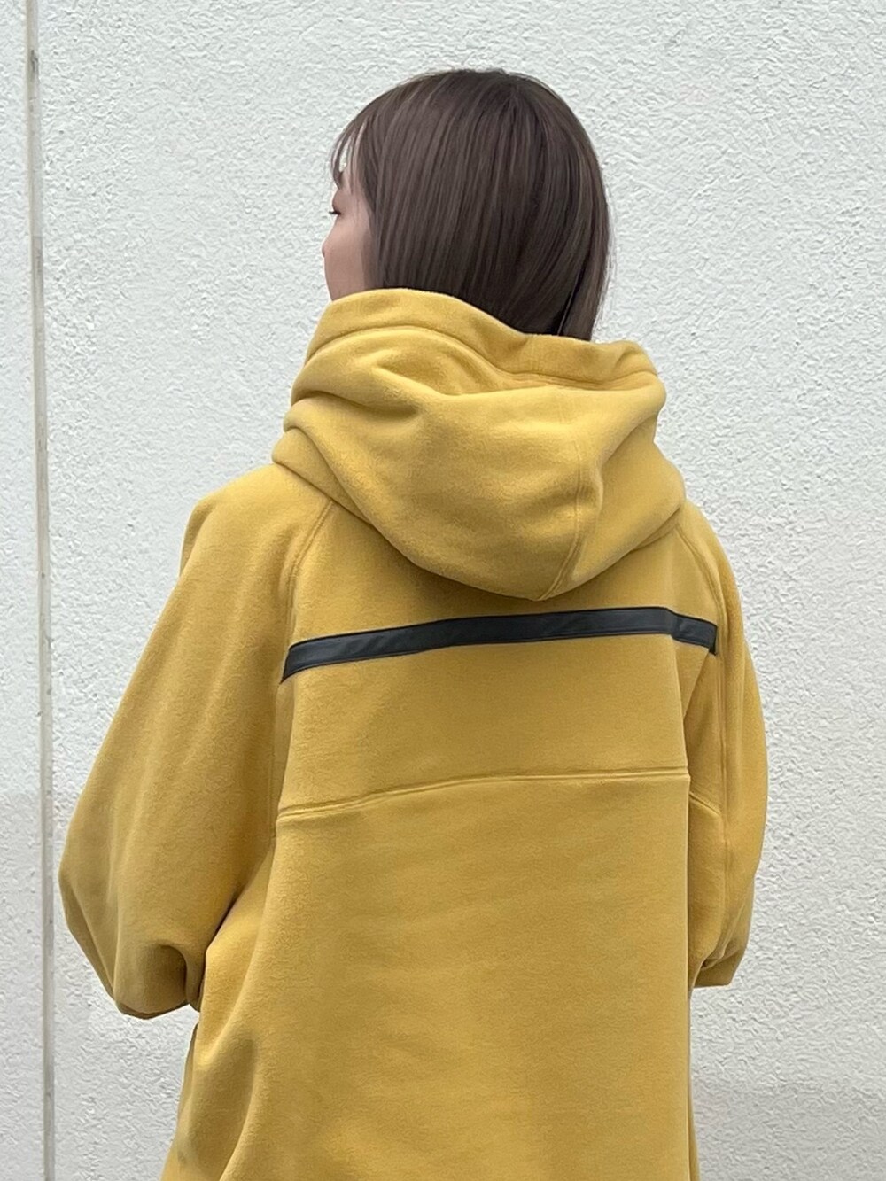 「フリース、パーカー、フレアスカート」｜「CITY TOKYOのハーフジップフリースオーバーパーカー（パーカー、イエロー系）」を使った、福田優花さん（レディース・163cm）の冬コーディネートの5枚目の写真