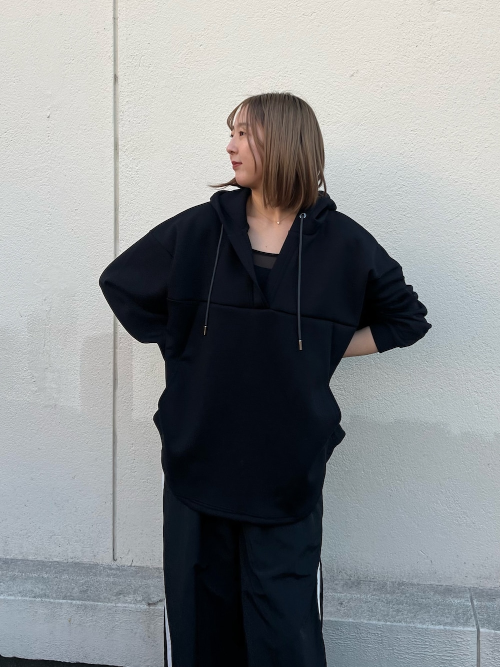 「CITY TOKYOのダンボールメキシカンパーカーフーディー（パーカー、ブラック系）」を使った、福田優花さん（レディース・163cm）の冬コーディネートの5枚目の写真