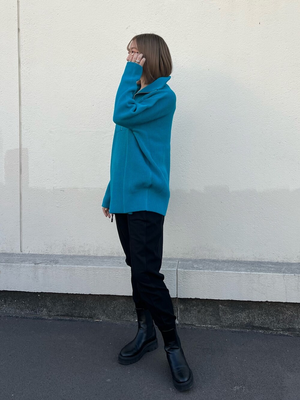 「CITY TOKYOのハーフジップオーバーニットトップス（ニット/セーター、ブルー系）」を使った、福田優花さん（レディース・163cm）の冬コーディネートの2枚目の写真