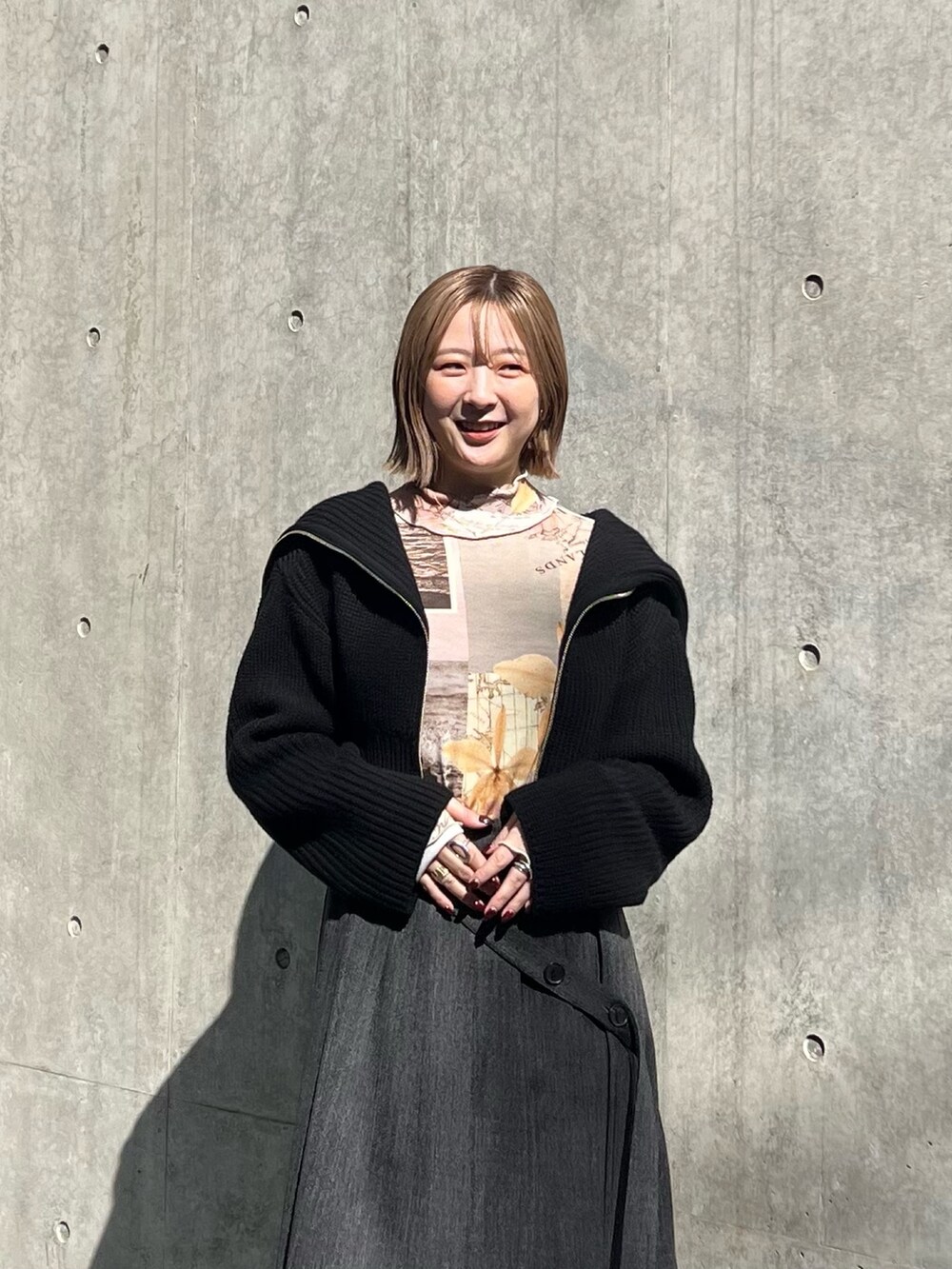 「PUBLIC TOKYOのトラベルフォトコラージュトップス（Tシャツ/カットソー、ベージュ系）」を使った、福田優花さん（レディース・163cm）の秋コーディネートの3枚目の写真