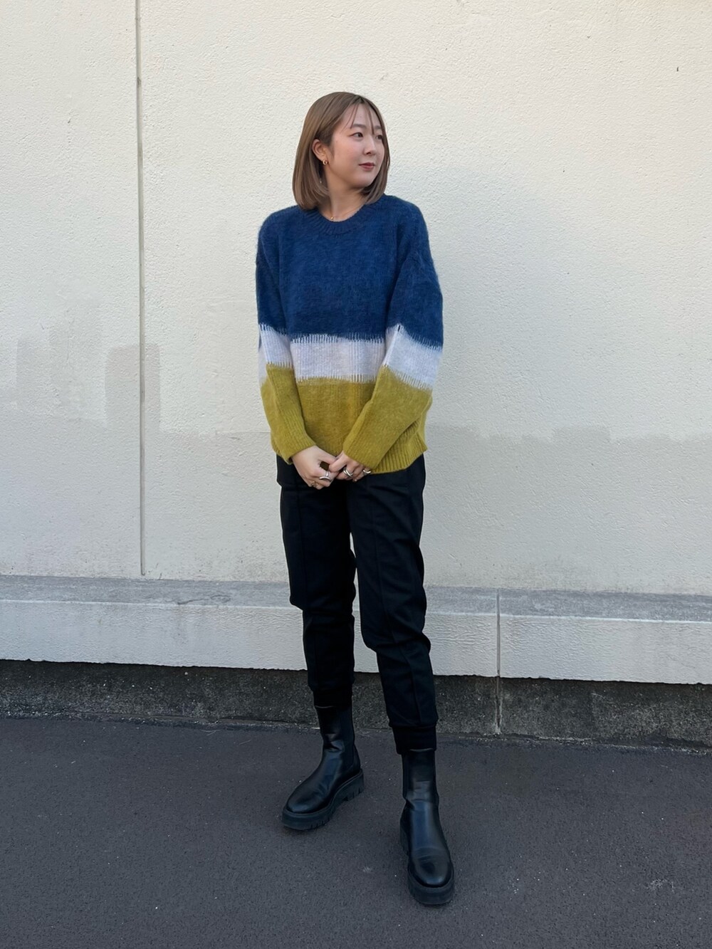 「CITY TOKYOのモヘアカラーグラデーションニットトップス（ニット/セーター、ブルー系）」を使った、福田優花さん（レディース・163cm）の冬コーディネートの2枚目の写真